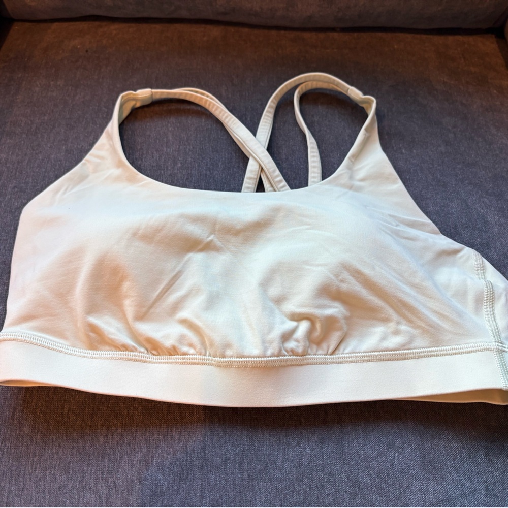 lululemon Energy Bra *Medium Support B–D Cups Color: Creamy Mint - Picture 3 of 6